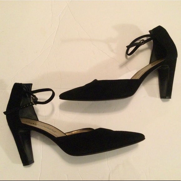 YVES ST LAURENT simple.elegant. Classic. Excellent condition. - Picture 2 of 3